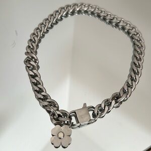 Silver Chain Flower Necklace